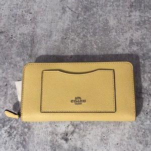New with tag Coach wallet